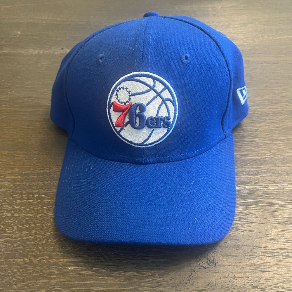 New Era 76ers Fitted S/M Baseball Hat - EUC